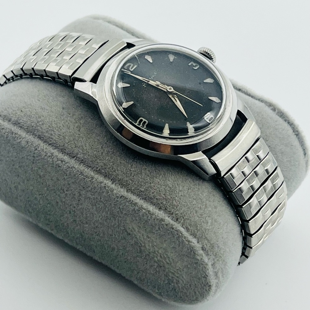 Bulova mecánico black dial watch 32mm size case, 16cm wrist size + stretch